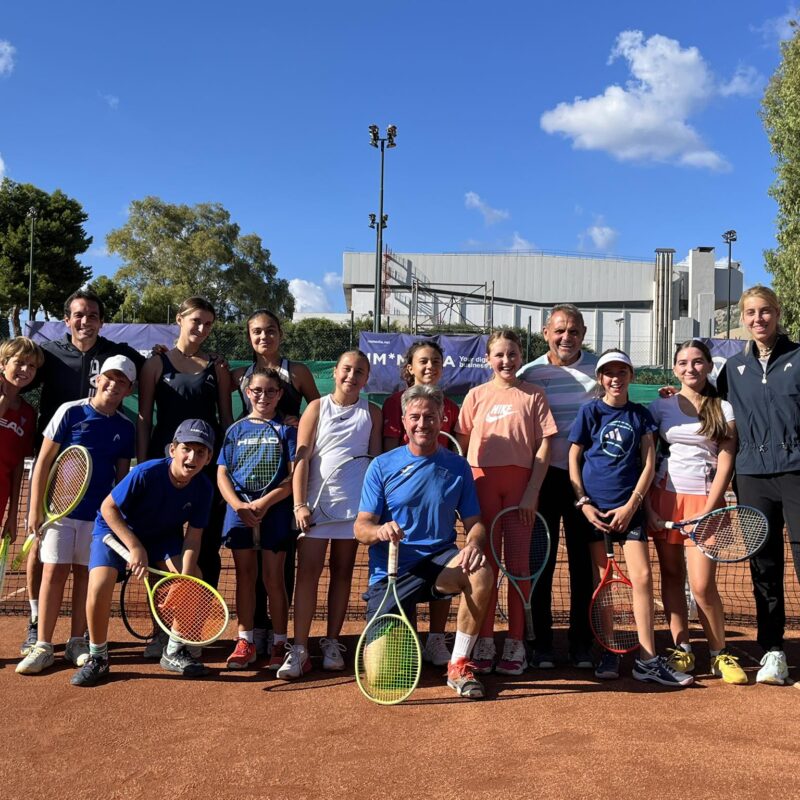 Le giocatrici del team di A1 incontrano gli allievi della Scuola Tennis